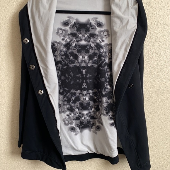 Lululemon jacket - Picture 4 of 14